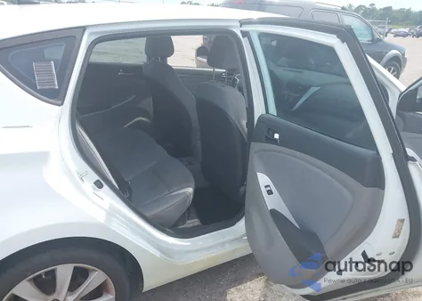 2013 Hyundai Accent Se z USA, uszkodzony, nr VIN KMHCU5AEXDU108550